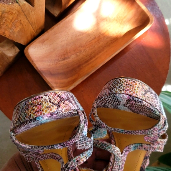 BCBG heels, multicolored  size 8.5M - Picture 5 of 15